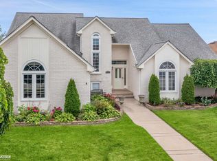 18008 Heritage Dr, Macomb, MI 48044
