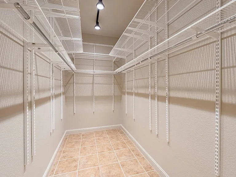 7909 Adelaide Dr — Photo 15