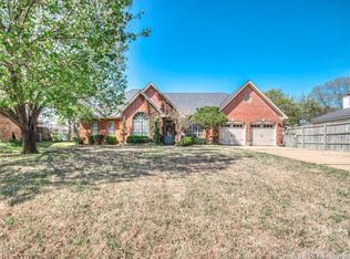 1402 Edgemont Cir, Bossier City, LA 71111