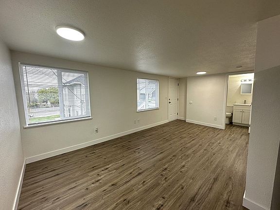 4th image of 2515 Virginia Ave APT 6