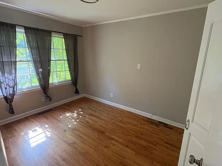 4322 Fairfax Dr — Photo 5