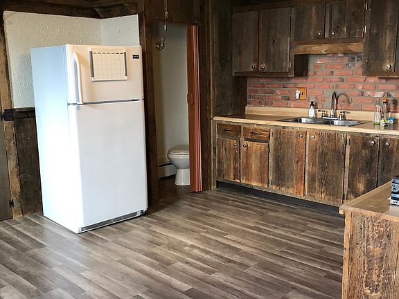 Kitchen w/w/d hook up and .5 bath
