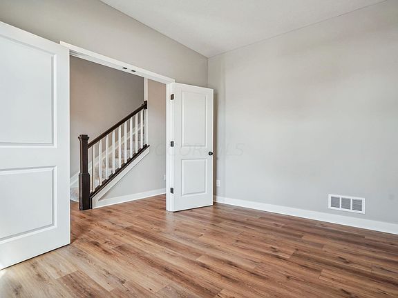 3rd image of 86 Maple Crest Dr