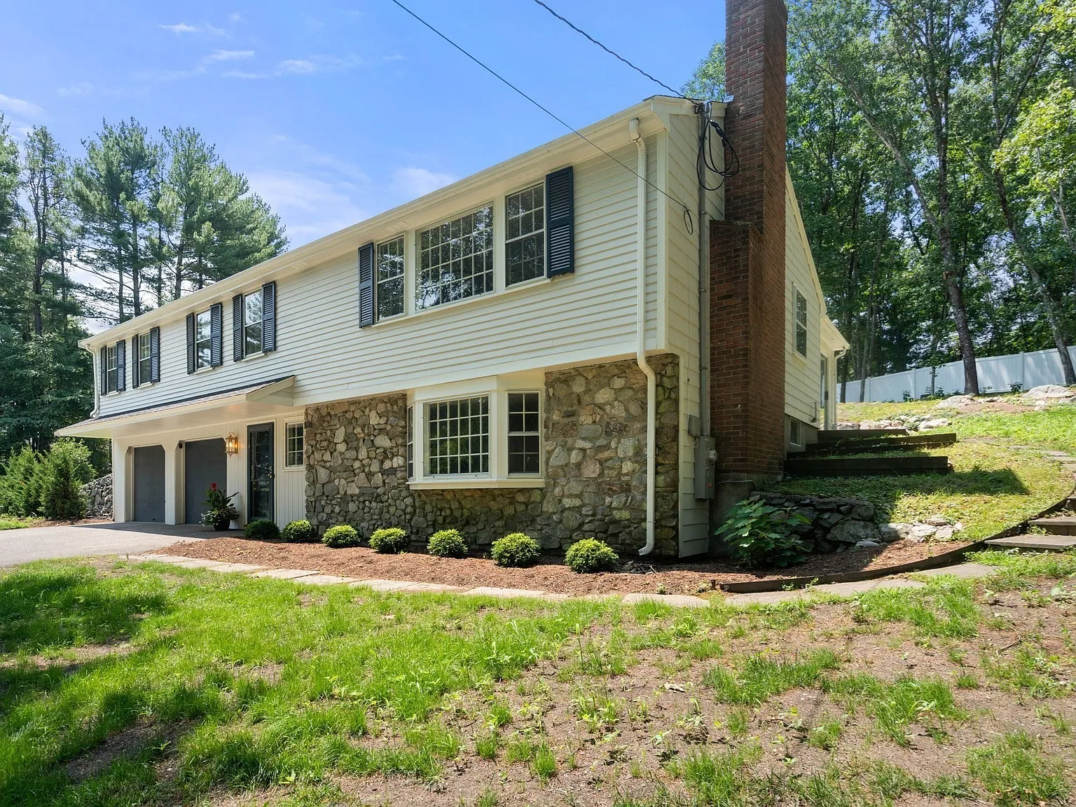 3 bed, 2.0 bath, 1842 sqft, $5,600 — Photo 2