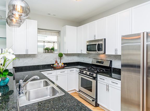 4th image of 2352 W Bloomingdale Ave APT 4W