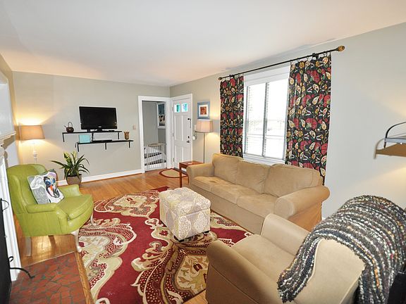 3rd image of 1403 Forest Ave