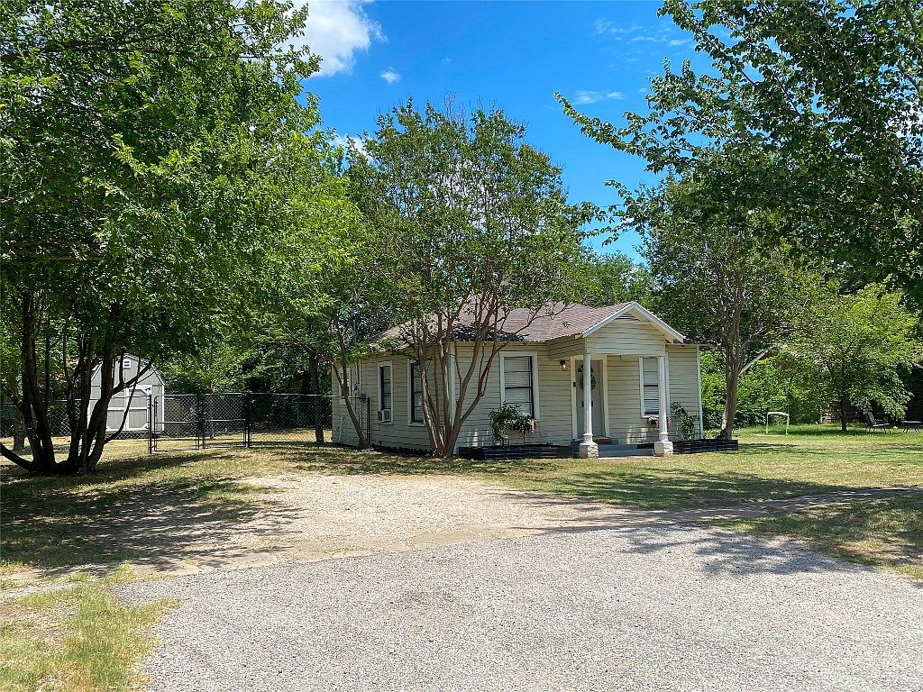 229 S Wilson St, Burleson, TX 76028 MLS 20380669 Zillow