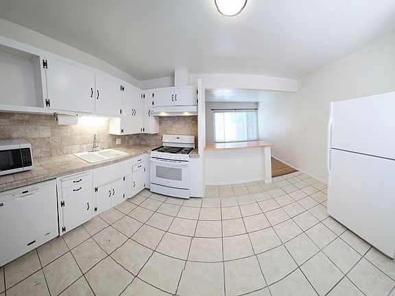5th image of 2039 Thomas Ave