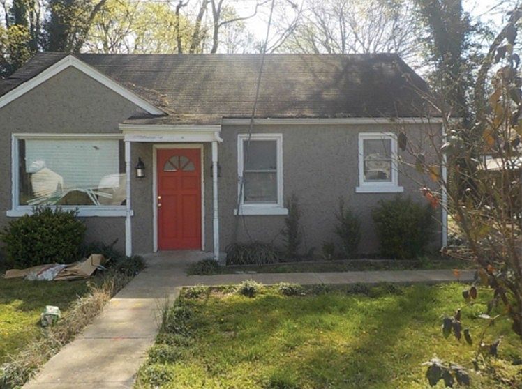 2nd image of 104 S Cherry St