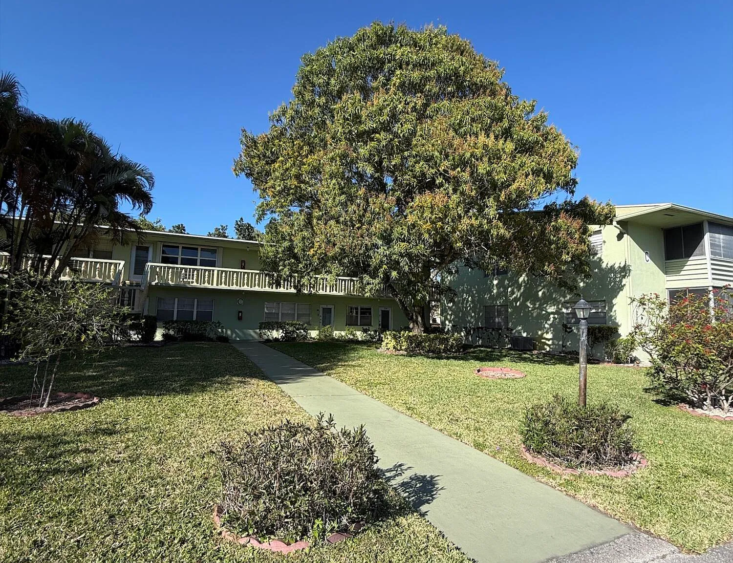 2 bed, 1.5 bath, 819 sqft, $1,450 — Photo 1