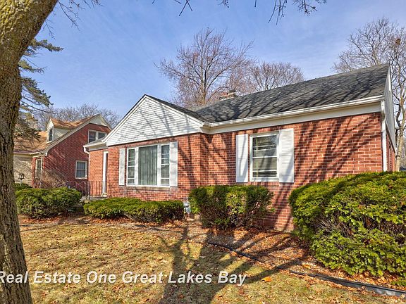 4th image of 440 Hunter St