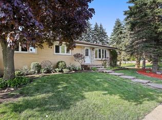 760 Sunnyside Rd, Roselle, IL 60172