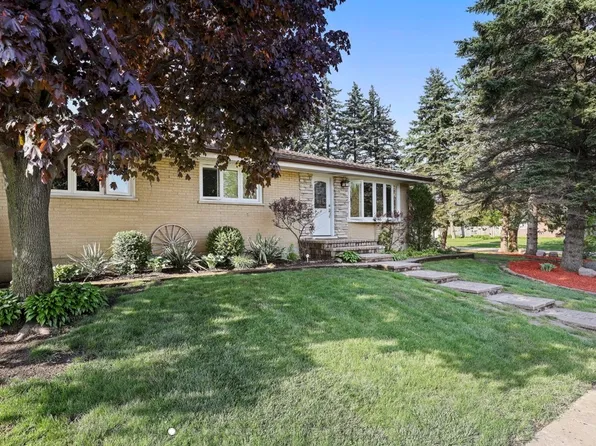 760 Sunnyside Rd, Roselle, IL 60172