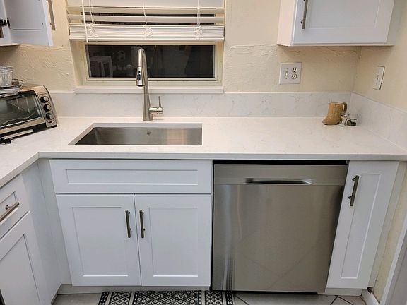 5th image of 821 NE 18th Ct APT 1