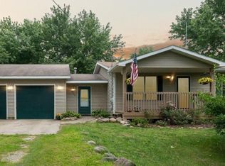 6424 W Sharpe Rd, Fowlerville, MI 48836