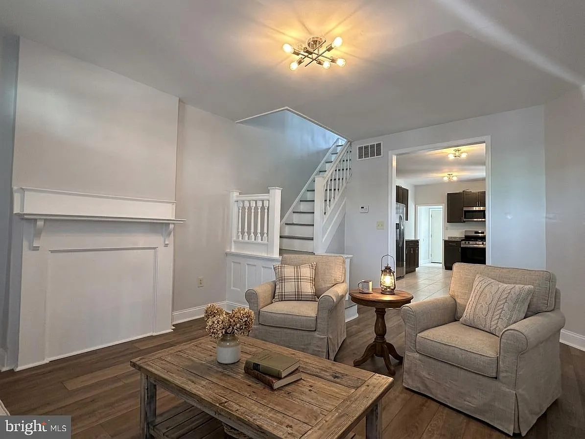 3 bed, 1.0 bath, 1088 sqft, $1,575 — Photo 4