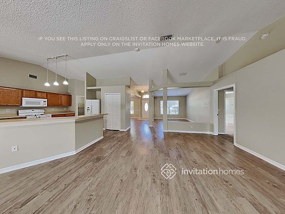4th image of 1348 Wildberry Ln