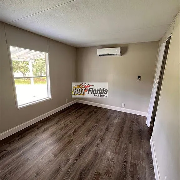 1732 W Holiday Dr — Photo 4
