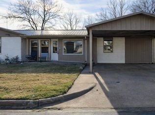 1009 W Louisa Ave, Iowa Park, TX 76367