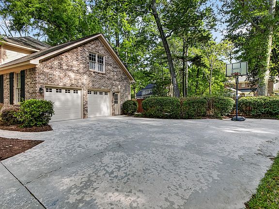 3rd image of 307 High Grove Rd