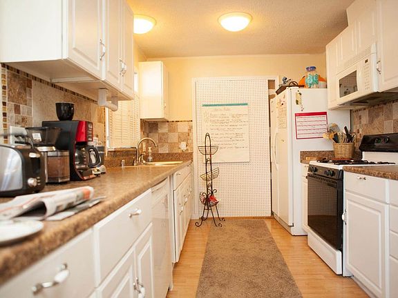 3rd image of 571 Hermitage Dr #571