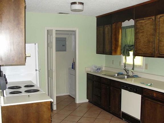 4th image of 2027 Woodhurst Ln