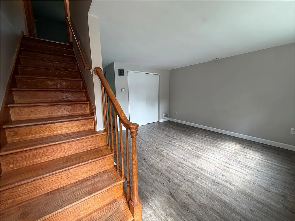 2 bed, $1,000 — Photo 2