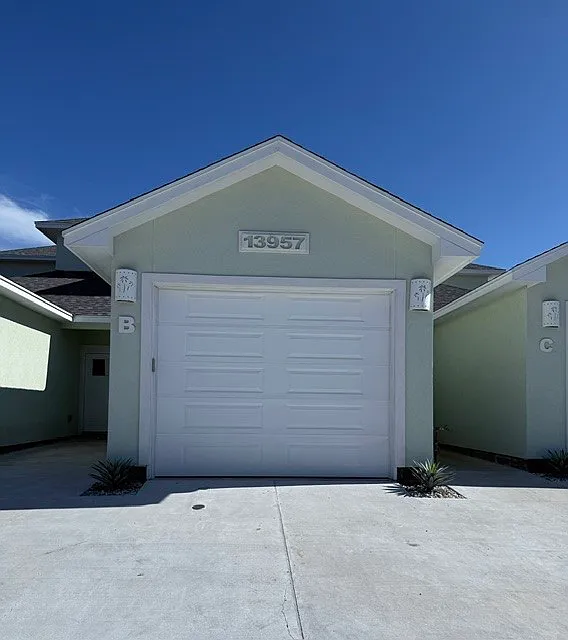 3 bed, 2.5 bath, 1950 sqft, $2,700 — Photo 2