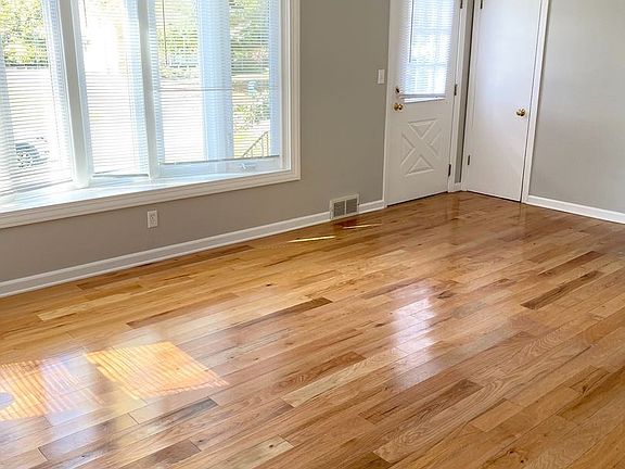 3rd image of 844 Patterson Ave SE