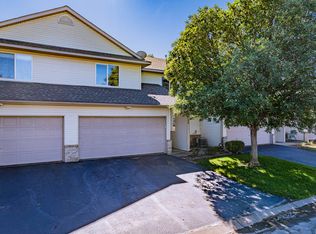 1122 Crystal Pl W, Chaska, MN 55318