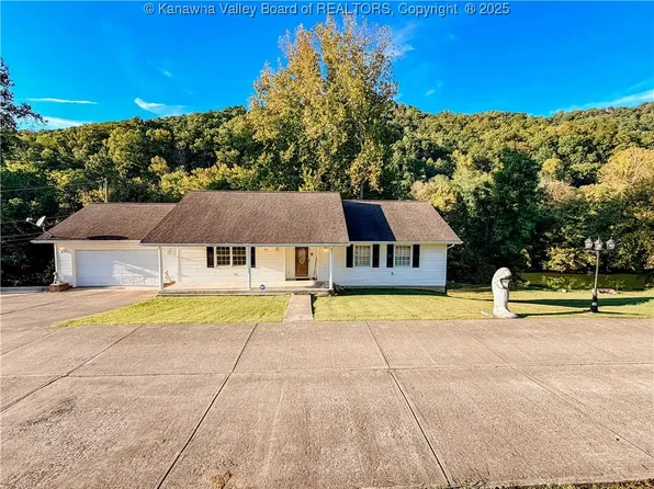 133 Rivers Edge Dr, Chapmanville, WV 25508