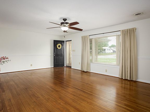 4th image of 909 N Cave St