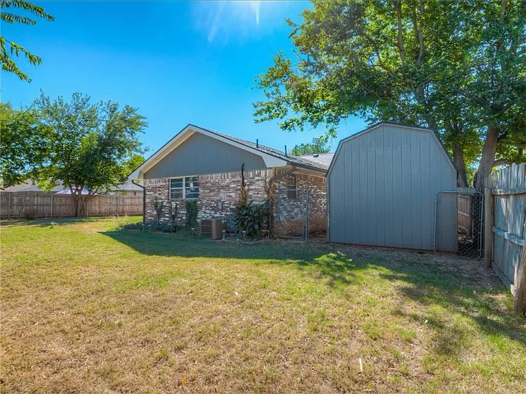 1815 Burnt Oak Dr — Photo 3