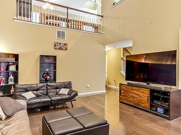4th image of 3207 Salerno Way