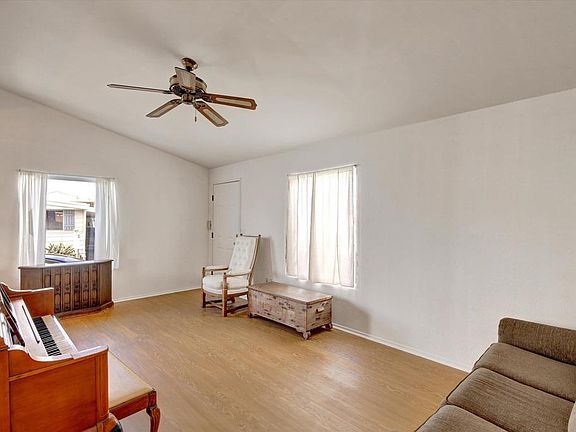 4th image of 205 Mockingbird Ln