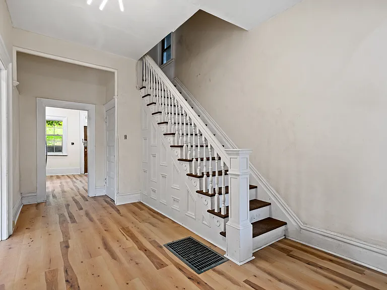 415 Mills Ave — Photo 7