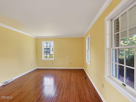 3rd image of 70 Fairway Dr