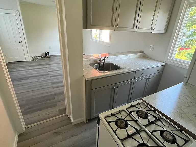 102 E Main St #5 — Photo 7