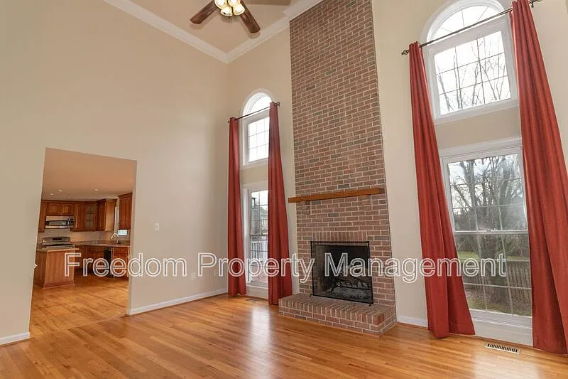 4 bed, 3.5 bath, 3472 sqft, $4,242 — Photo 4