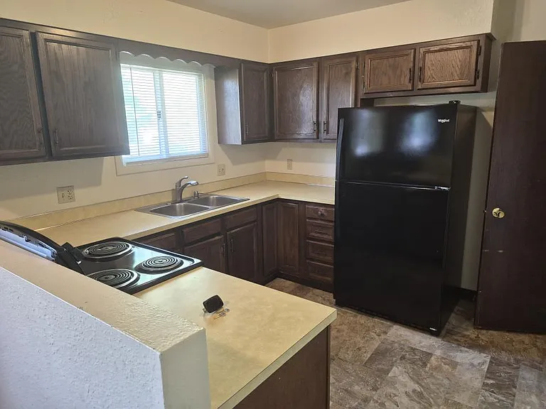 2901 Vermillion Dr — Photo 3