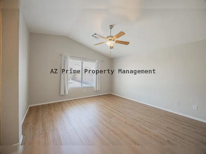 1710 E Oakland St — Photo 12