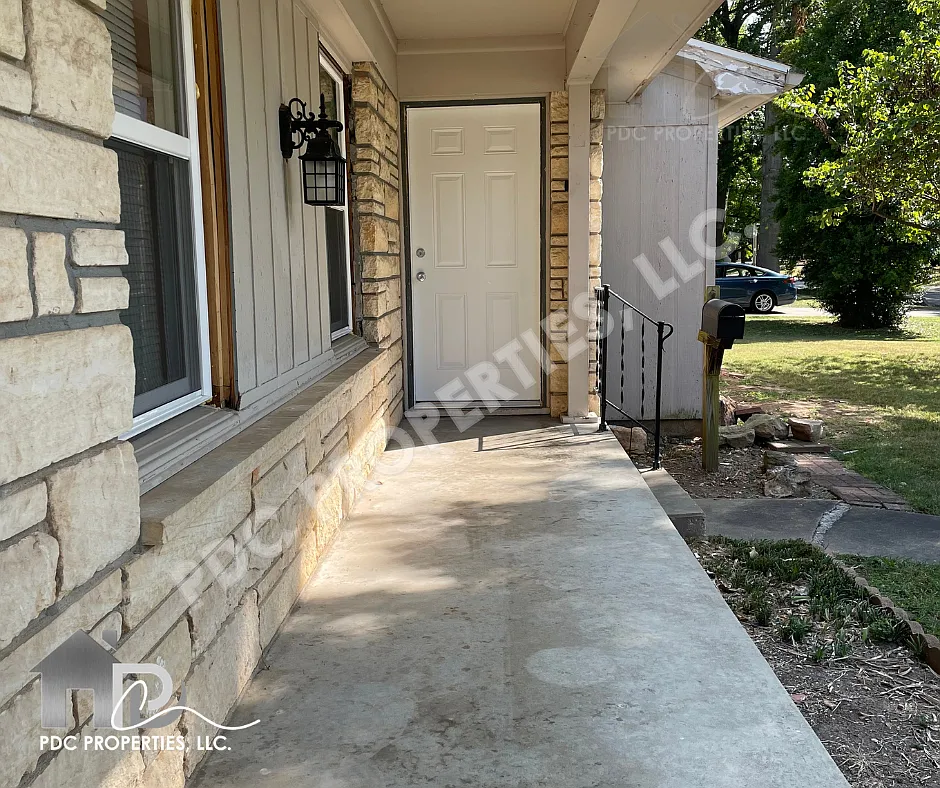 3 bed, 1.5 bath, 1600 sqft, $1,500 — Photo 3
