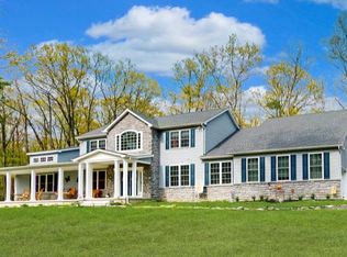 388 Park Rd, Dingmans Ferry, PA 18328