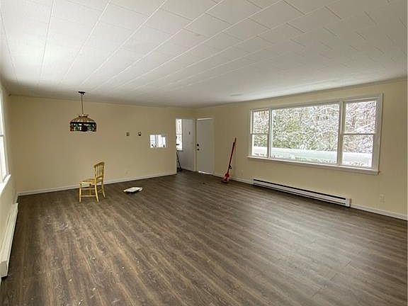 3rd image of 36 Treasure Lake Rd