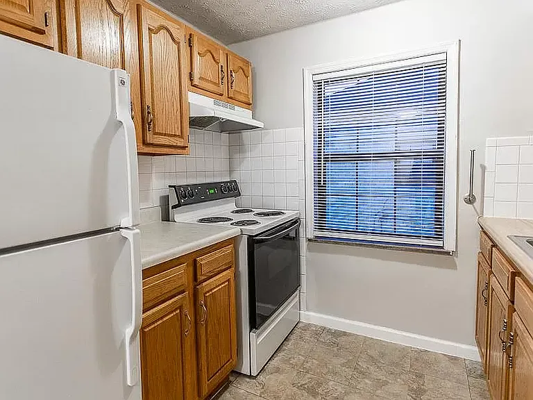 545 Corona Ave #C — Photo 4