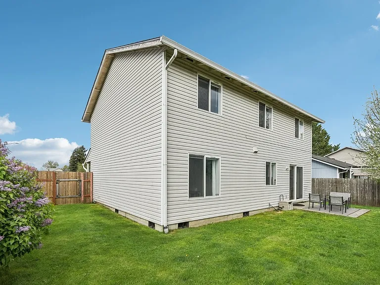 16001 NE 4th Way — Photo 25