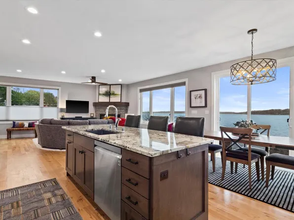 253 Park AVENUE, Pewaukee, WI 53072