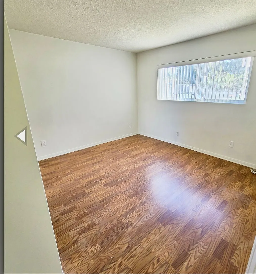 1755 Granville Ave. — Photo 3