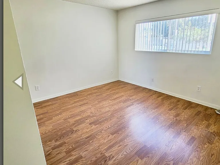 1755 Granville Ave. — Photo 3
