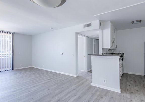 3rd image of 300 W Avenue 37 #208